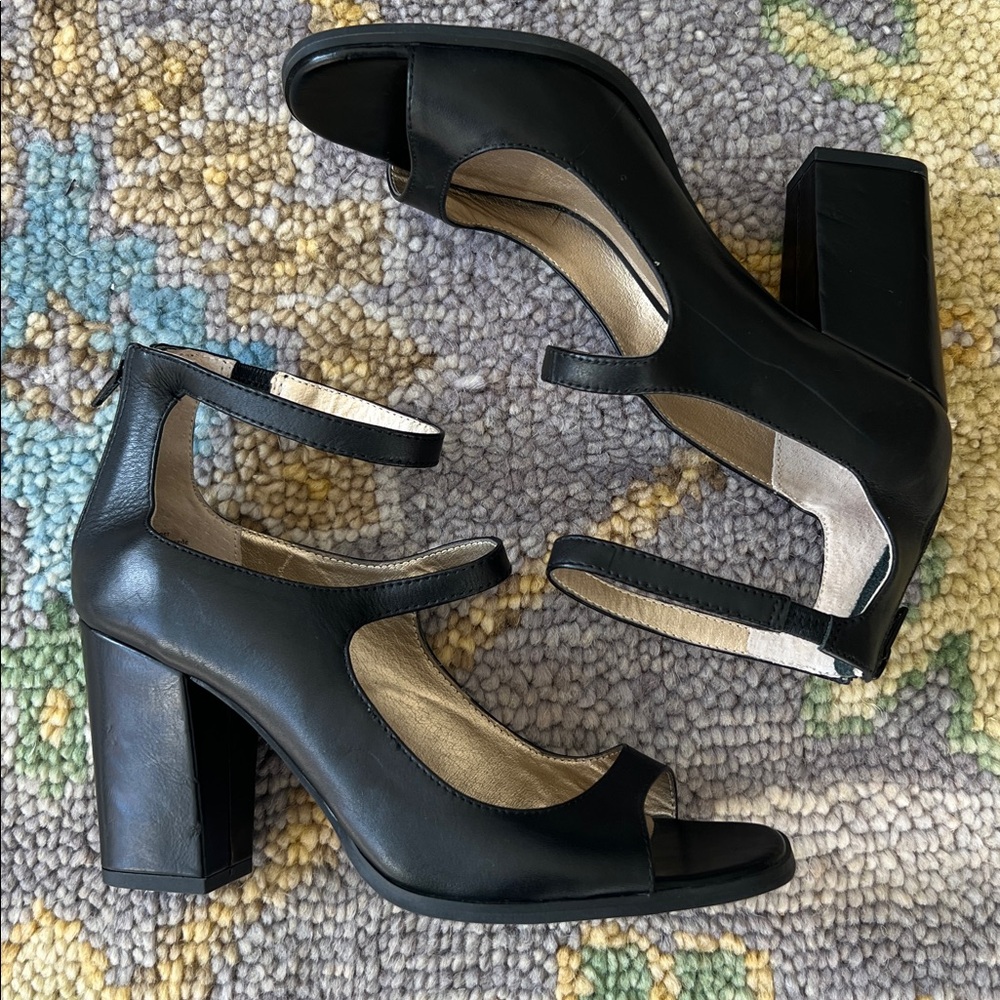 Seychelles Radical Black Leather Pump sandals. Size 8